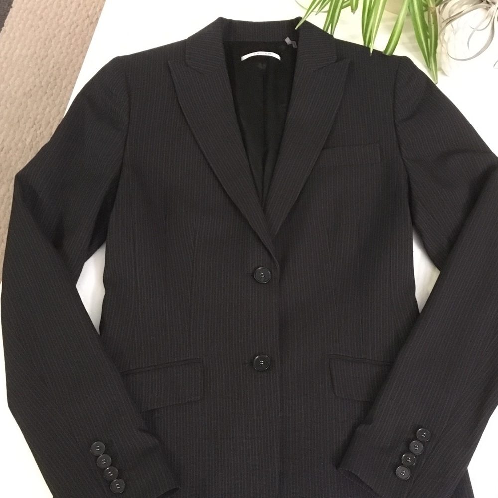 🚨SOLD 🌟 Flattering Pinstripe Blazer EUC